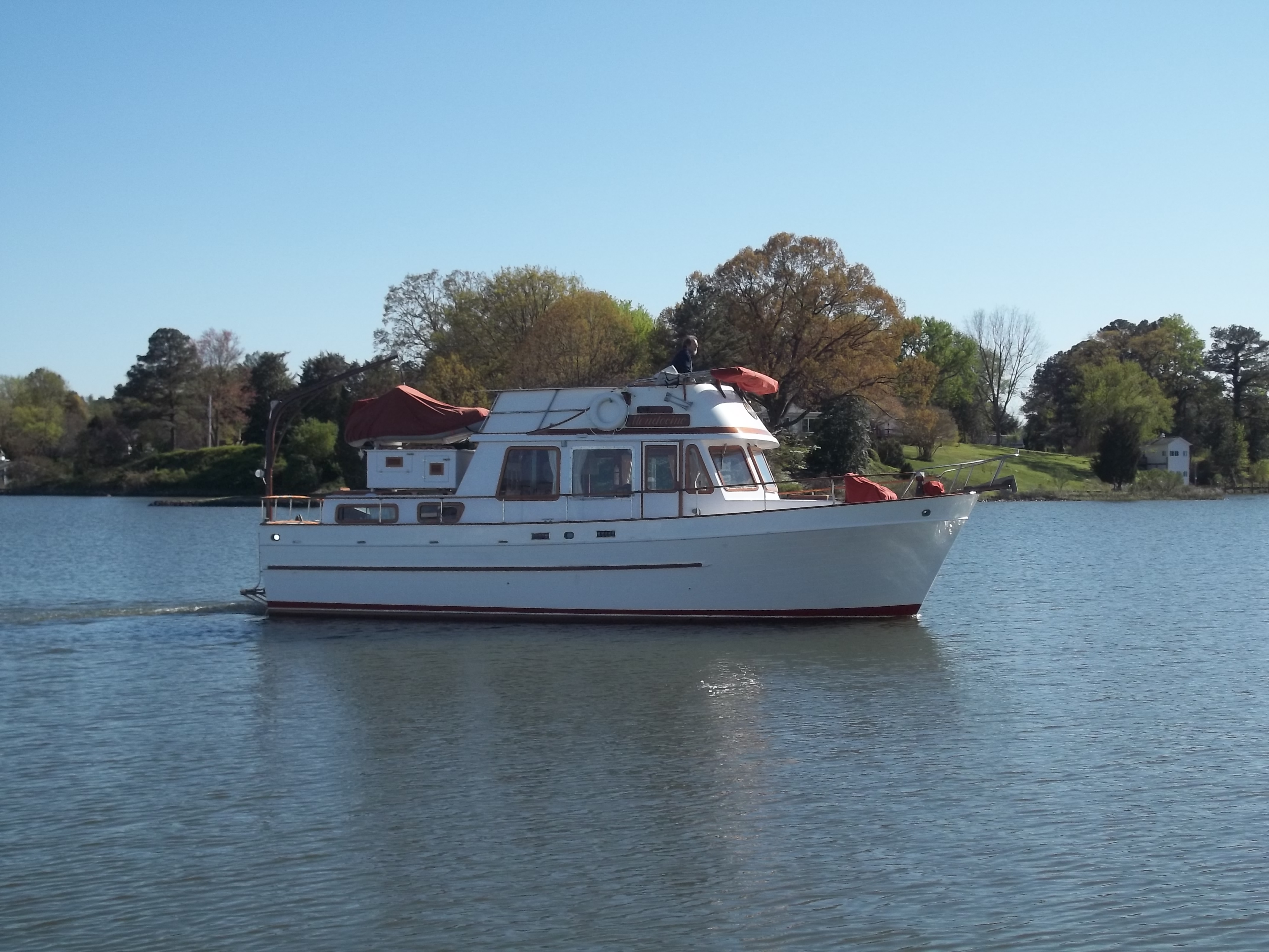 Marine Trader 39' Underway