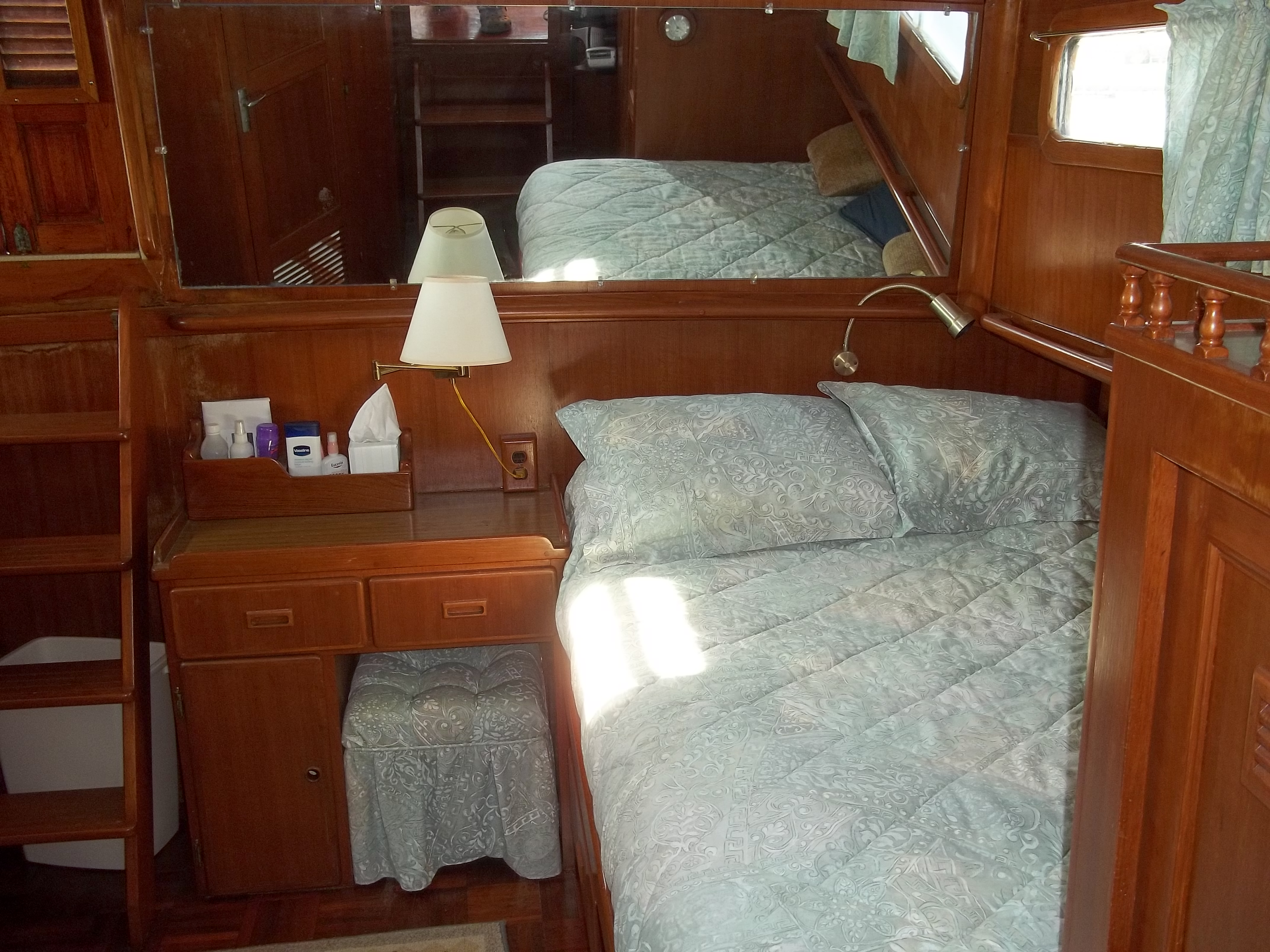 Marine Tradee 38' Interior - Aft Cabin