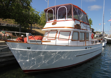 Marine Trader 38' Exterior